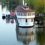 Lisa Hotel